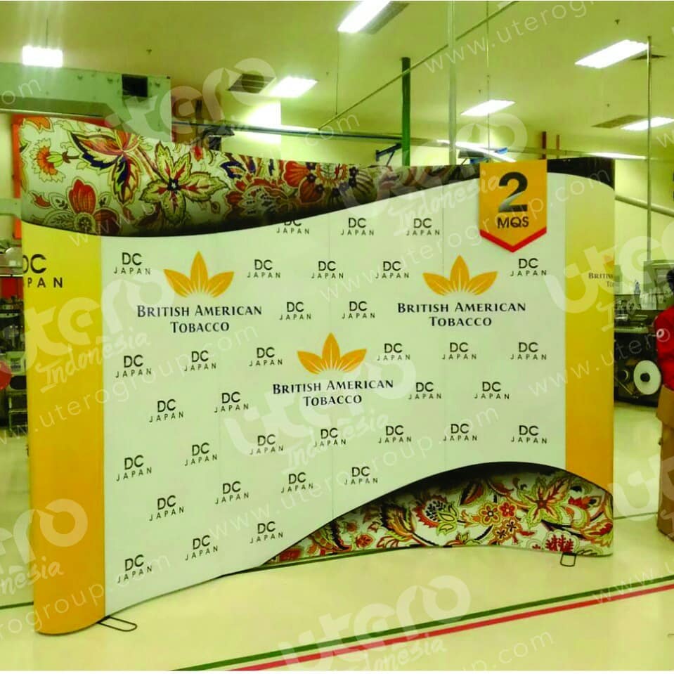 Tinggal Bongkar Pasang, Backwall Portable Bikin Kantong Aman