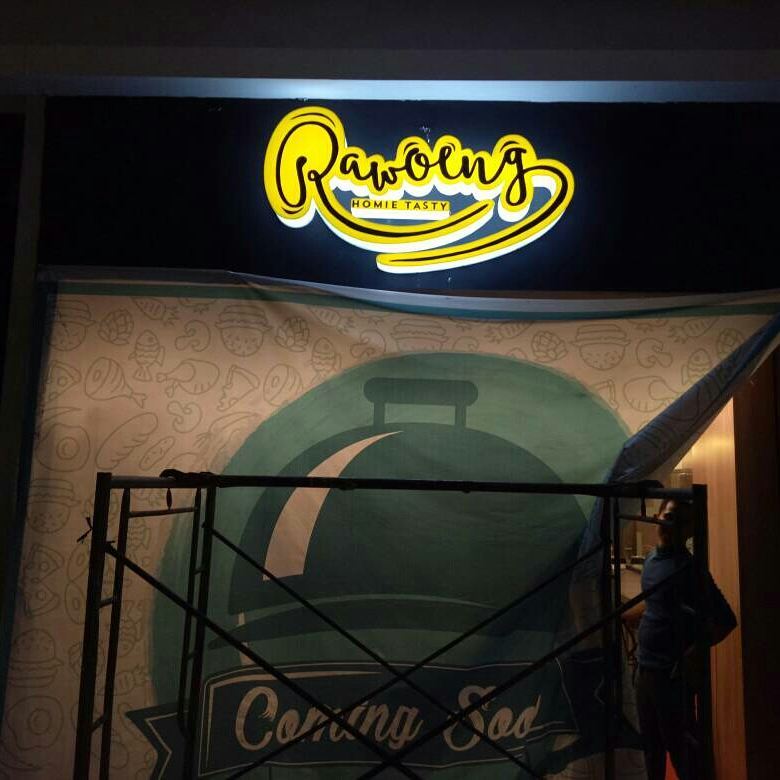 Cahaya Neon Box, Terang Kala Siang, Berpancar sampai Malam