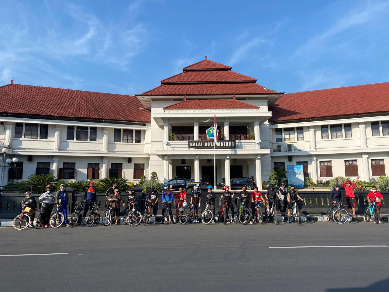 SEBUAH CERITA RUANG VIRTUAL