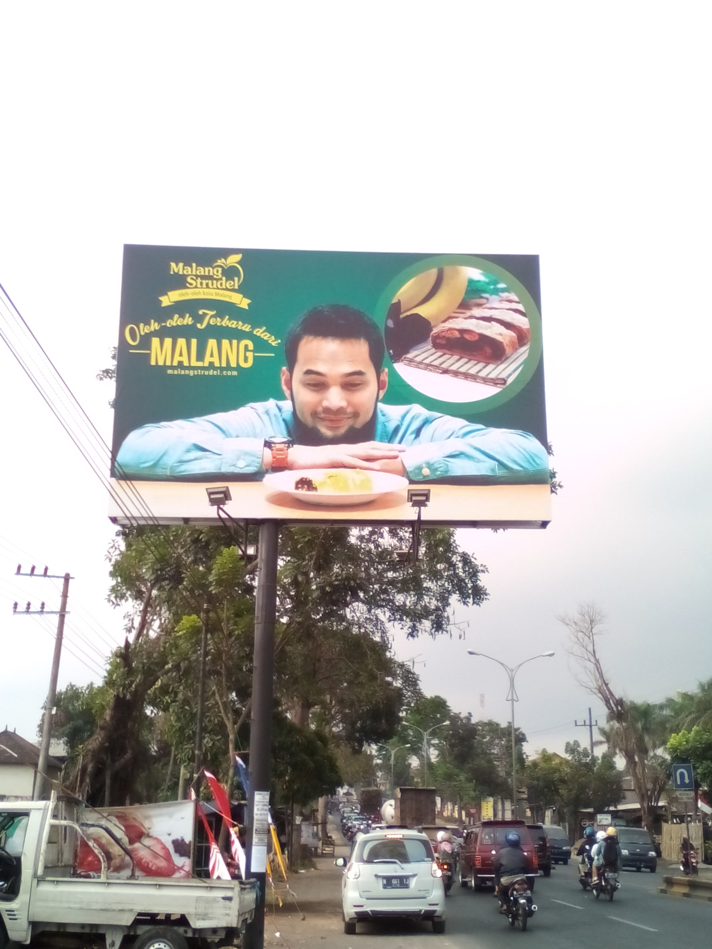 BILLBOARD MALANG STRUDEL