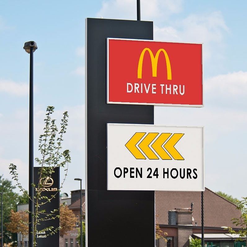 Signage Mc Donalds
